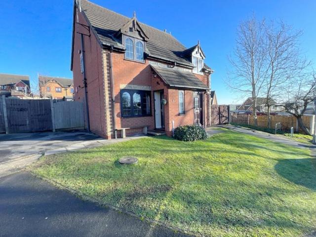 Farm for sale in Aston