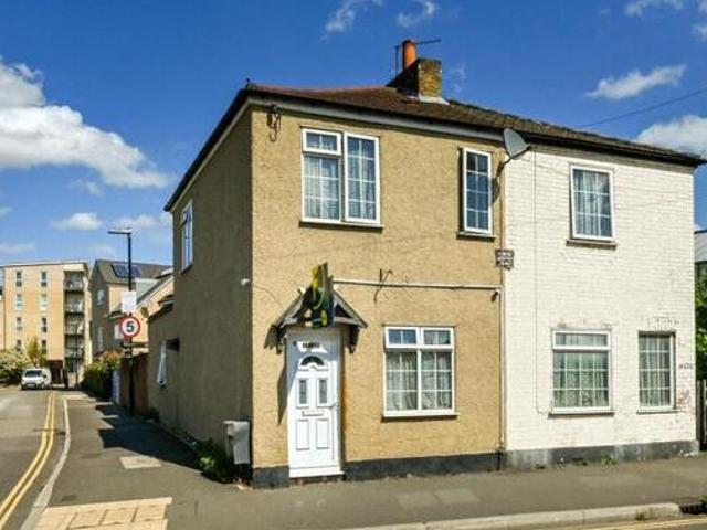 House for sale in Greater London