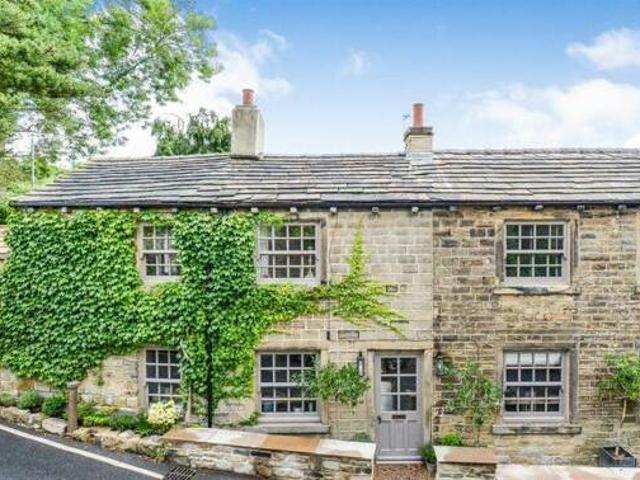 House for sale in Huddersfield, West Yorkshire