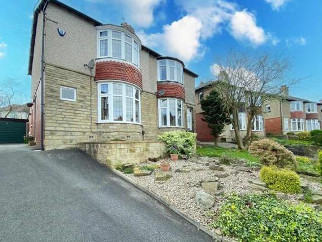 House for sale in Huddersfield, West Yorkshire