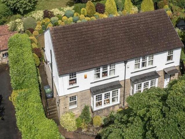 House for sale in Huddersfield, West Yorkshire