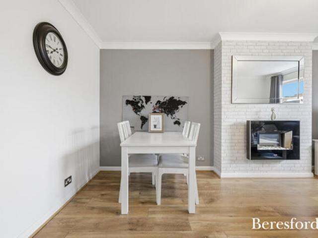 Apartment for sale in Navestock Side, Essex