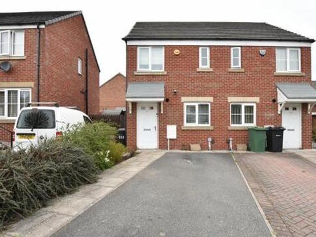 House for sale in Scholes, West Yorkshire