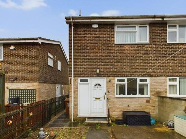 House for sale in Brianside, Leeds