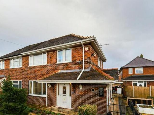 House for sale in Farsley, West Yorkshire