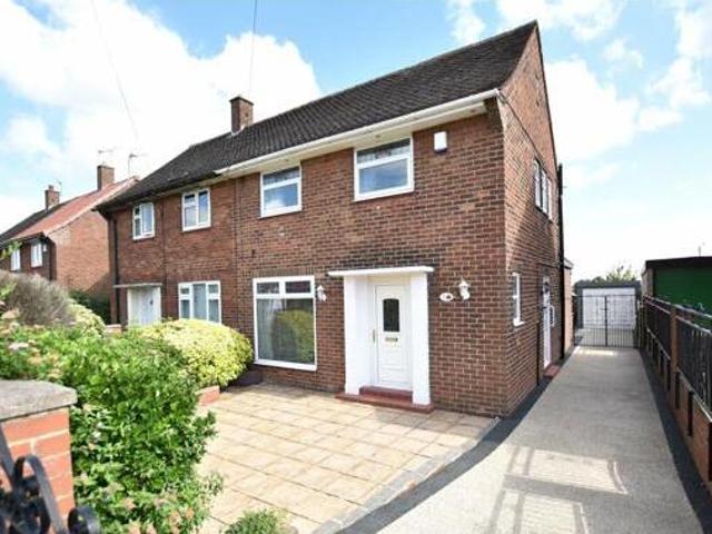 House for sale in Scholes, West Yorkshire