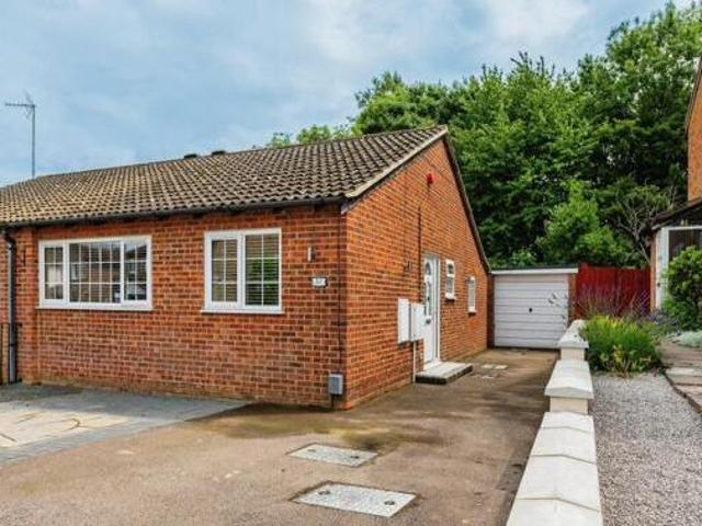 House for sale in Luton