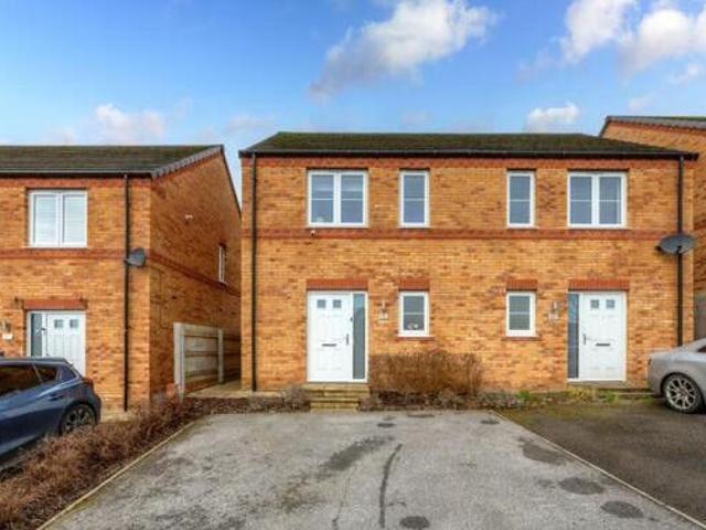 House for sale in Mapplewell, South Yorkshire