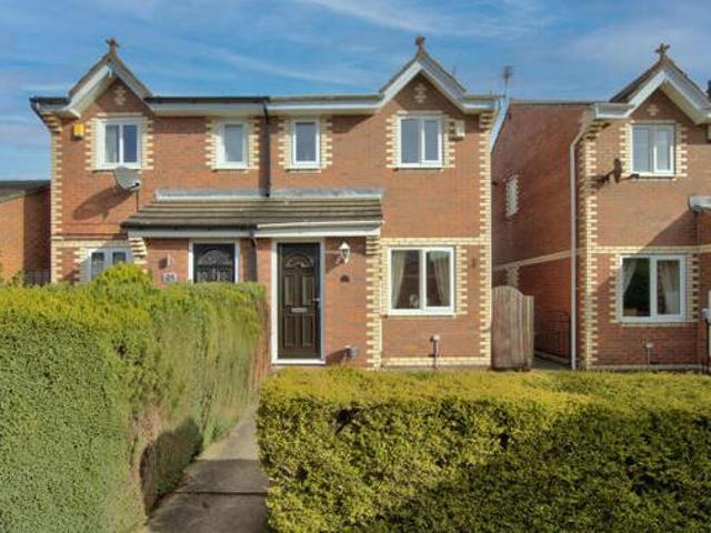 House for sale in Ossett, West Yorkshire