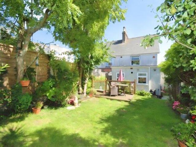Farm for sale in Follaton, Strode