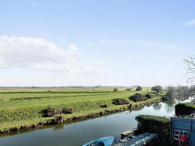 House for sale in Heathlands, East Sussex
