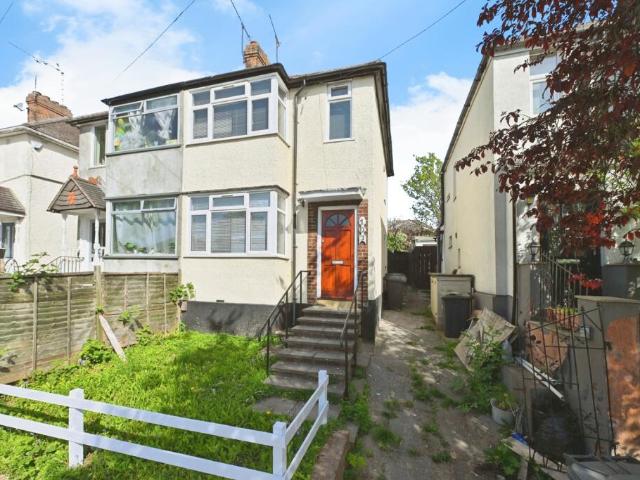 Semi Detached House for sale in Luton