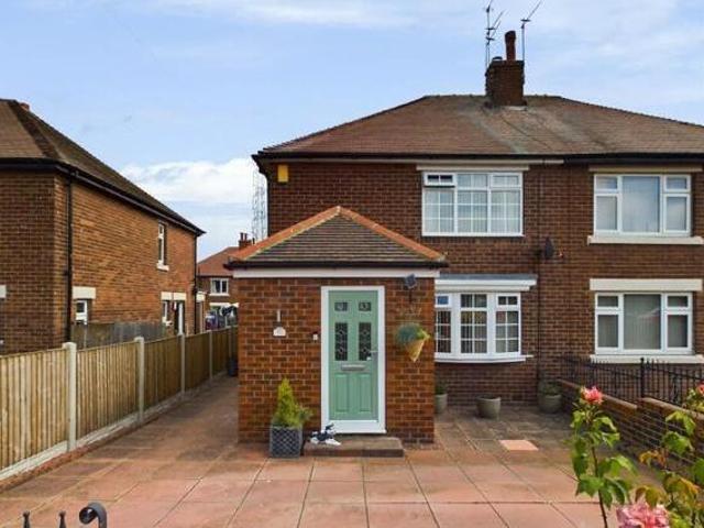 House for sale in Horbury Bridge, West Yorkshire
