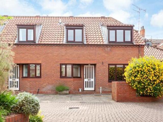 House for sale in High Field, York