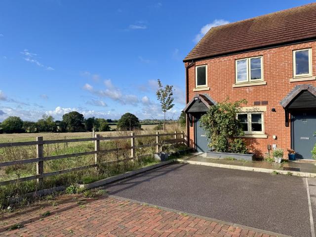 House for rent in Green Close, Warwickshire