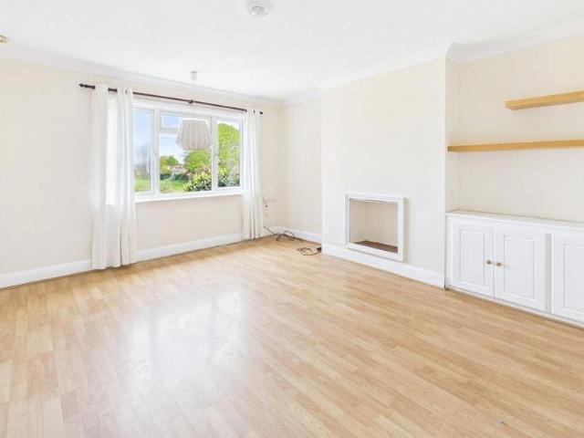 House for rent in Whitton, Greater London