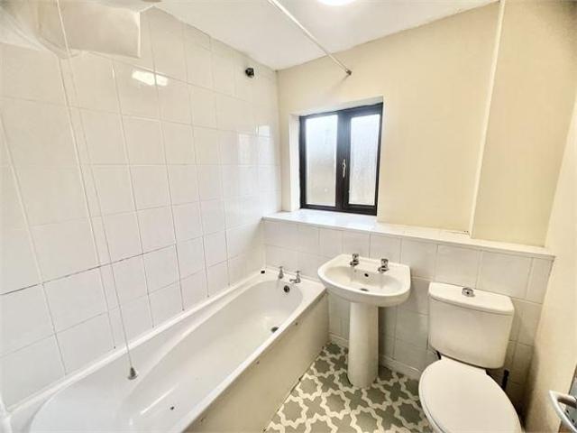 House for rent in Cwmbwrla, Nangreaves
