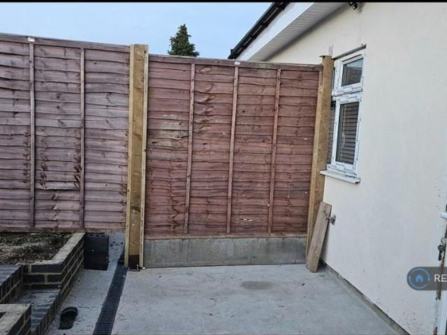 House for rent in Newbury Park, Greater London