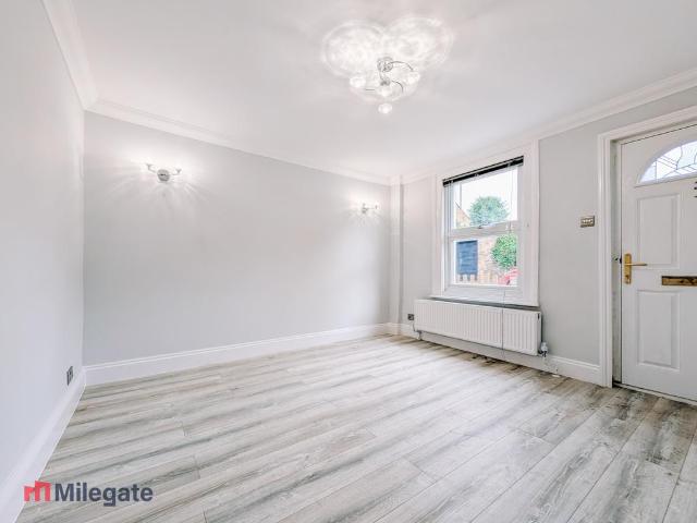 House for rent in London Borough of Croydon, Waddon