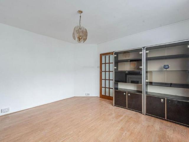 House for rent in Burnt Oak, Greater London
