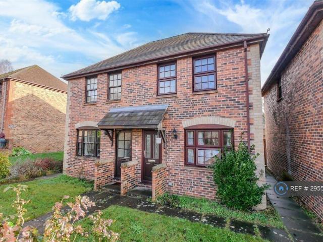 House for rent in Highcroft, Berrick Salome