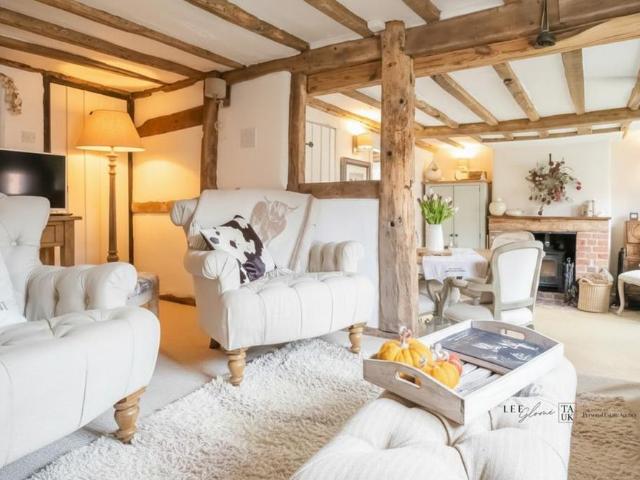 House for rent in Alfold Bars, Littlecote