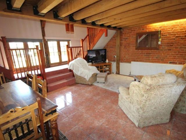 House for rent in Ingatestone and Fryerning, Navestock Side