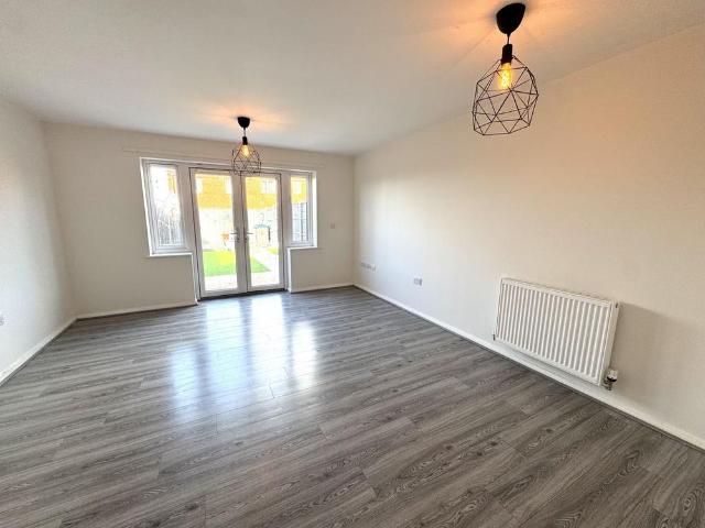 House for rent in Green Close, Warwickshire