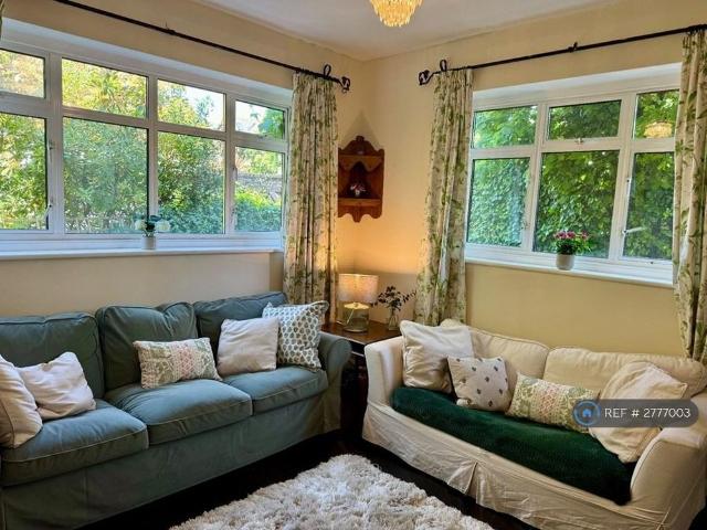 House for rent in London Borough of Merton, Raynes Park