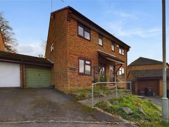 House for rent in Totteridge, Cressex