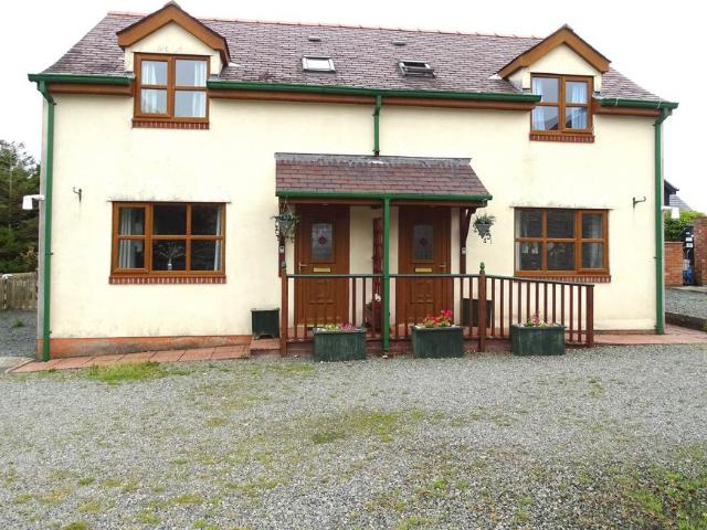 House for rent in Llanfair-Mathafarn-Eithaf, Marian-glas