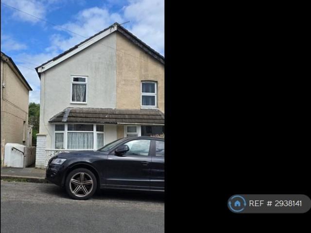 House for rent in Totteridge, Cressex