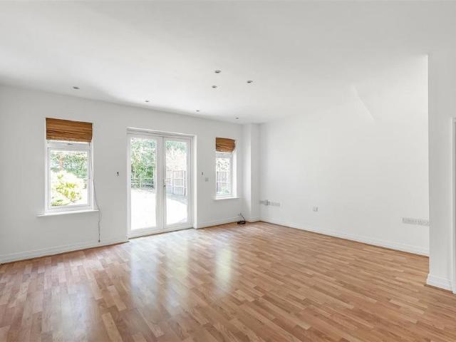 House for rent in Oxted, Hillview