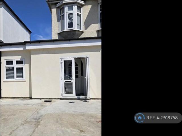 House for rent in Little Heath, Greater London
