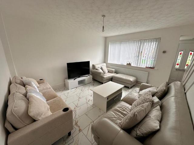 House for rent in Burnedge, Greater Manchester