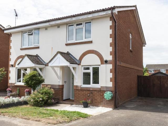 House for rent in Row Town, Surrey