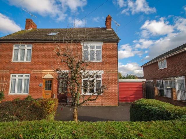 House for rent in Heol-las, Surrey