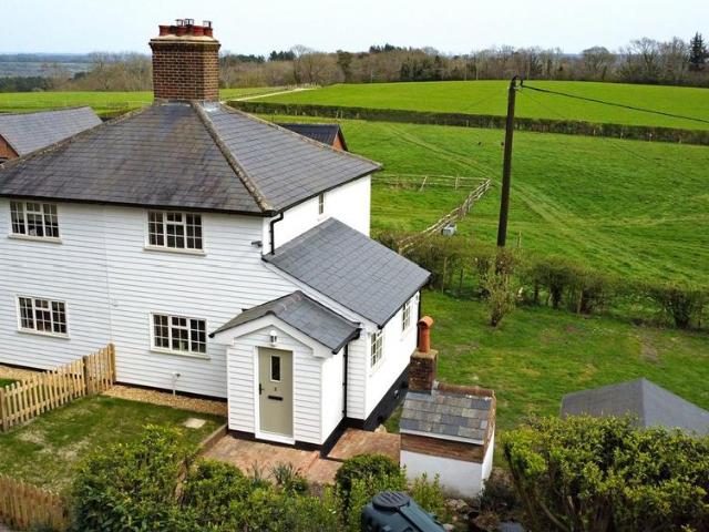 House for rent in West Hoathly, Perryfields