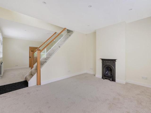 House for rent in Oxted, Hillview