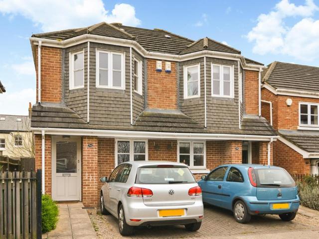 House for rent in Whitton, Greater London