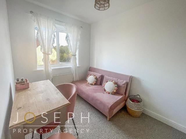 House for rent in Lawford, Dale Hill