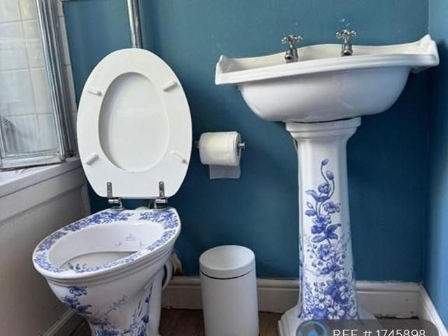 House for rent in London Borough of Merton, Cat Hill