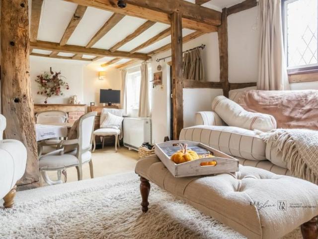 House for rent in Alfold Bars, Littlecote