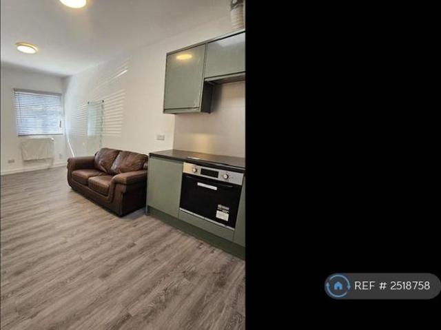 House for rent in Newbury Park, Greater London