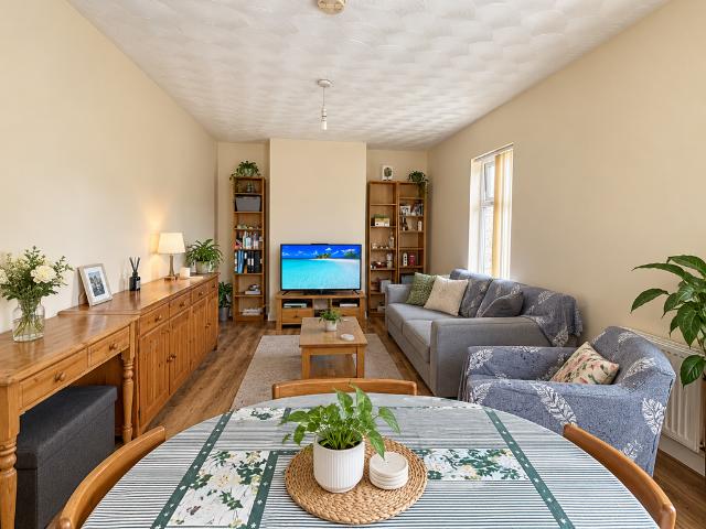 House for rent in Queens Park, Bedford