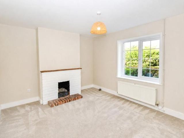 House for rent in Ewhurst Green, Heathlands