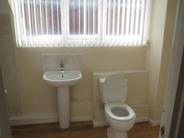 House for rent in Dixons Green, West Midlands
