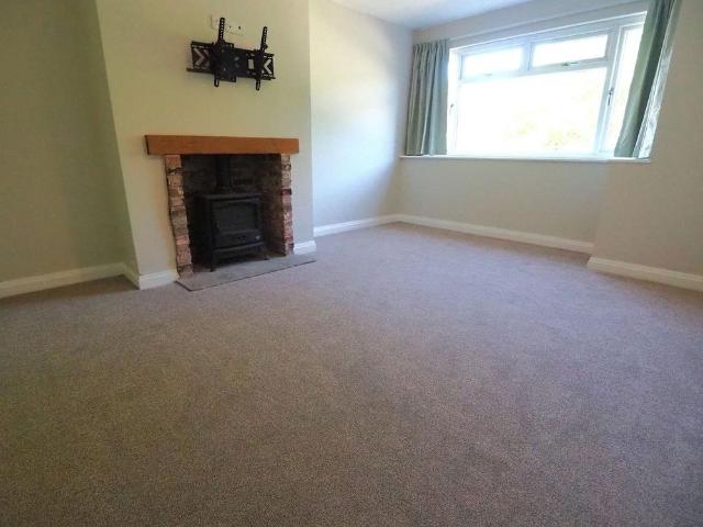 House for rent in Buxworth, Charlesworth