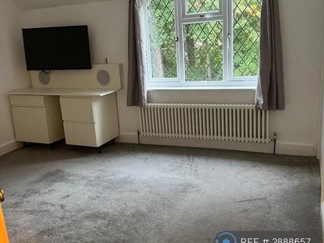 House for rent in Lower Green Esher, Blackhills