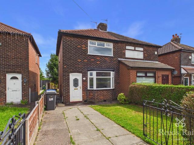 House for rent in Haughton Green, Greenheys